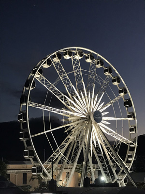 Le Waterfront Victoria & Alfred Vue sur la grande roue waterfront de Cape town vue d'en bas