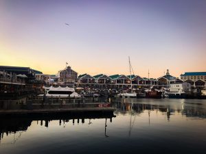Kouloula - Super couché de soleil sur le port Victoria and Alfred de Cape Town